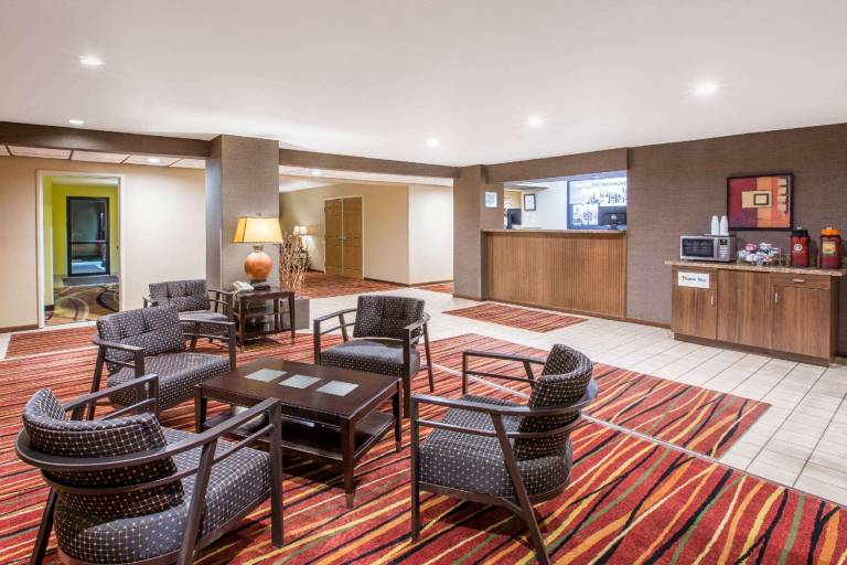 Super 8 By Wyndham Brookings — photo 2