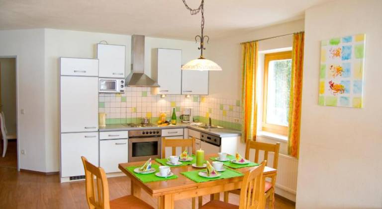 Holiday apartment with pool, patio & grill — photo 4
