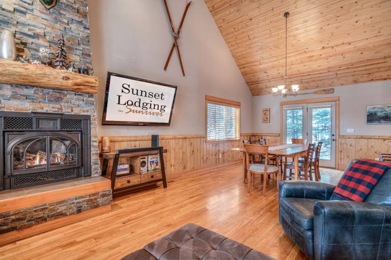 Sunriver Vacation Home, Hot Tub, Bikes, SHARC, Dog Friendly in Bend, OR