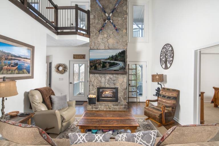 Cabin with BBQ & hot tub | Mountain view in Boone, NC
