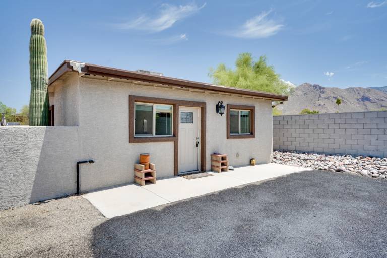 Tucson Cottage w Courtyard & Grill Near Hiking