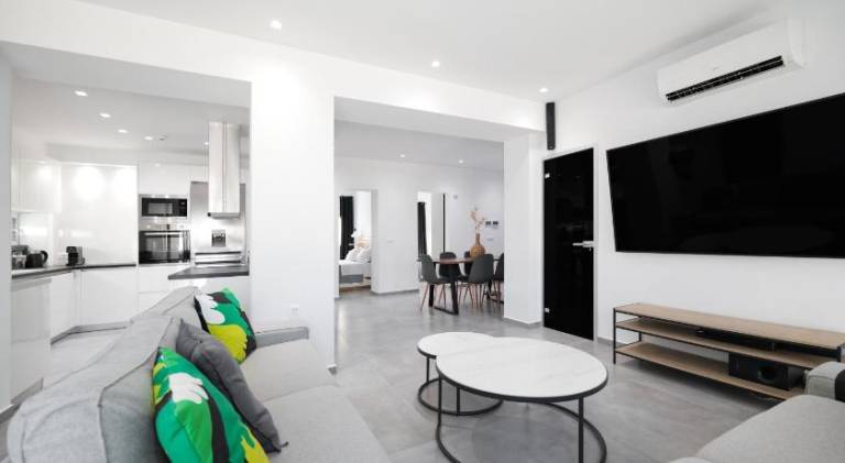 Rental apartment with patio — photo 2