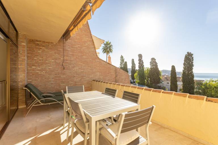 Fully equipped pleasant apartment with pool, yard & patio | Sea view | Close to the beach | Pets are welcome in Almunecar