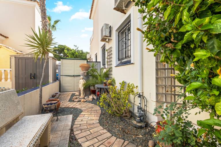 Fully equipped beautiful vacation home with terrace, fast internet & pool | Pet-friendly — photo 2