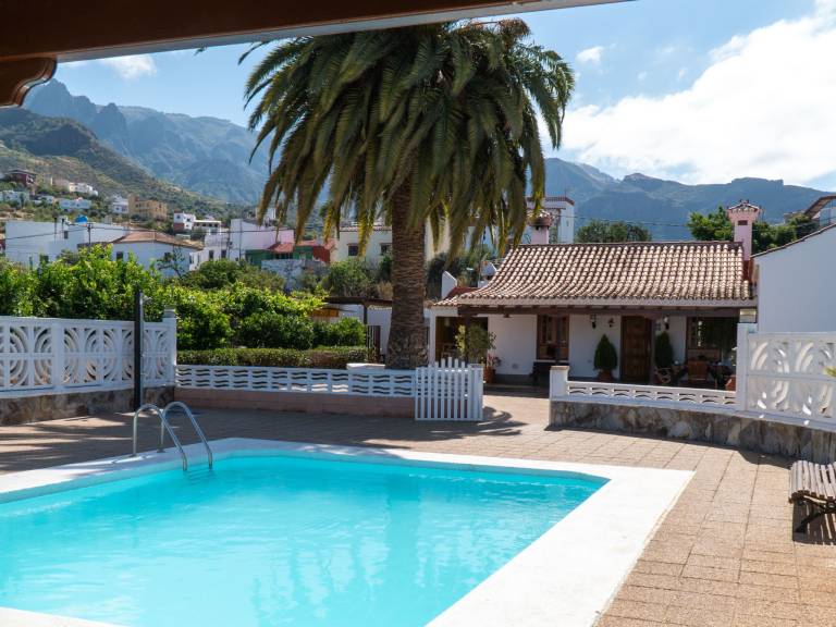 Fully equipped spacious house with private pool, barbeque & terrace | Mountain view | Pets allowed — photo 3