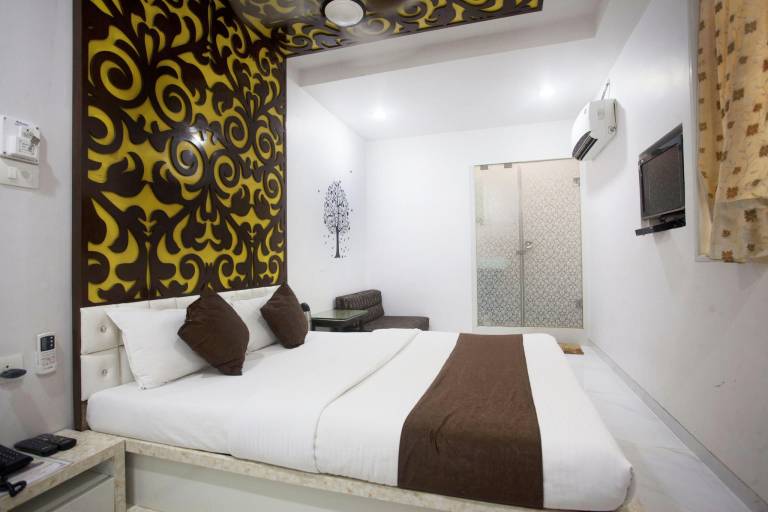 Hotel Satellite in Mumbai