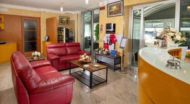 Serviced apartment with patio | Suitable for remote work — photo 3
