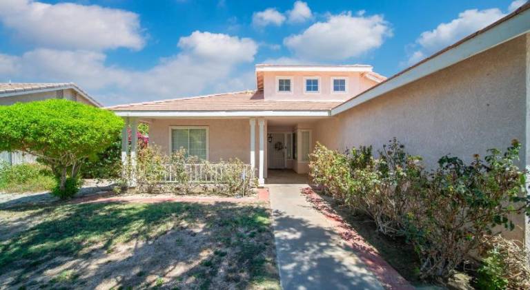 House with pool & hot tub | Pets are welcome — photo 4