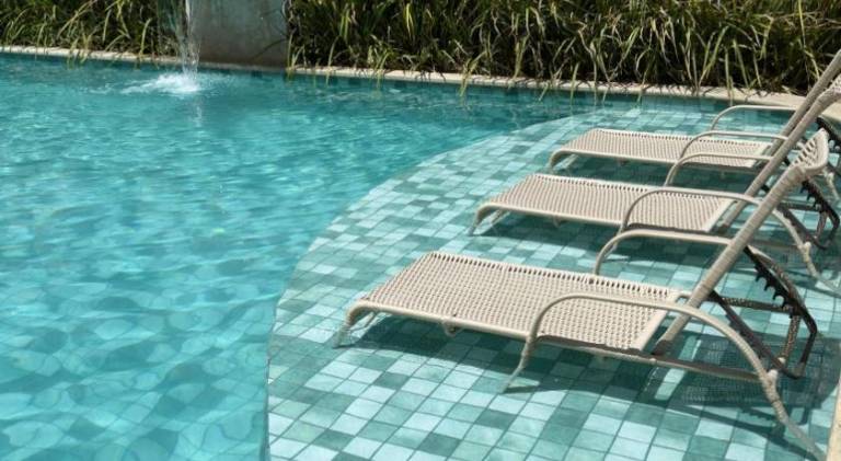 Apartment with pool — photo 5