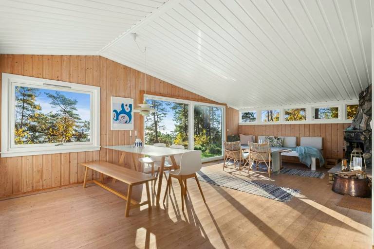 Family-friendly pleasant house with barbecue & patio | Sea view | Beach nearby | Pets allowed in Asker