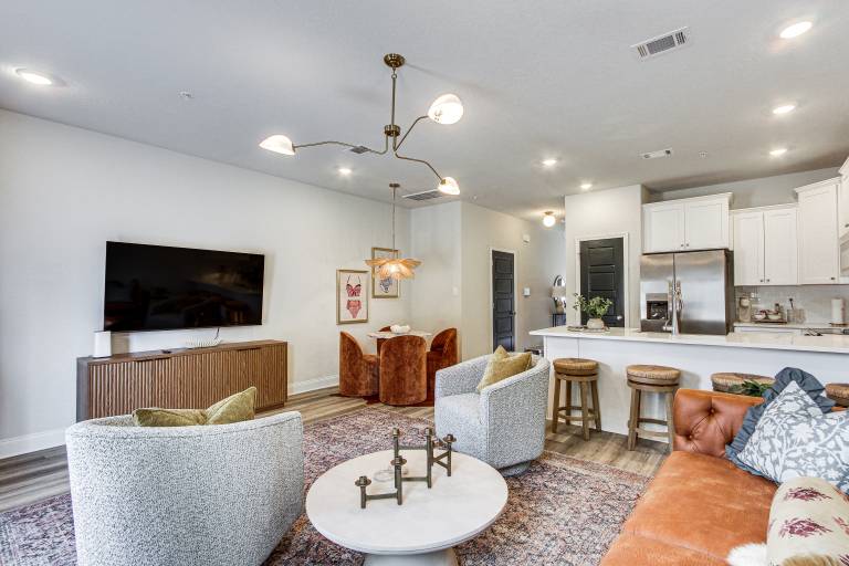 Walk to Biloxi Beach Fun Chic & Updated Townhome