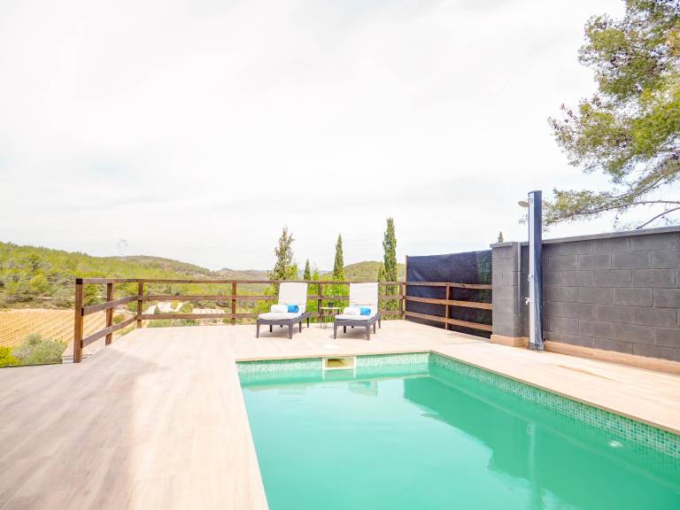 Villa with patio, yard & private pool | Mountain view — photo 4