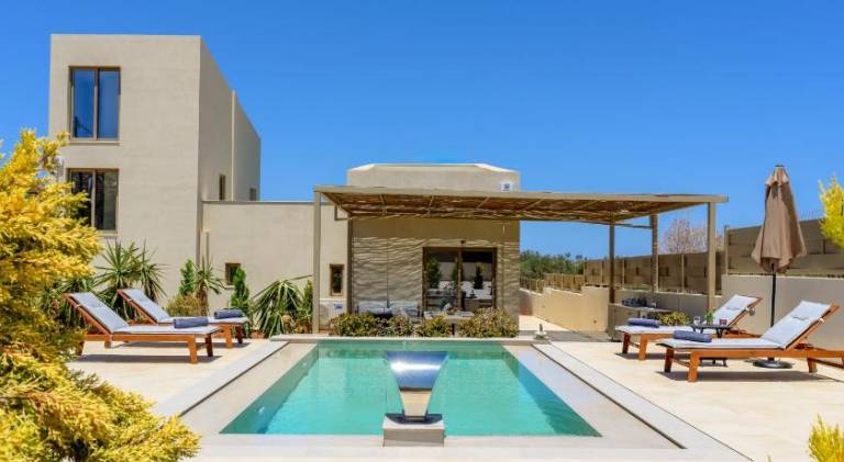 Villa with yard, patio & private pool — photo 2