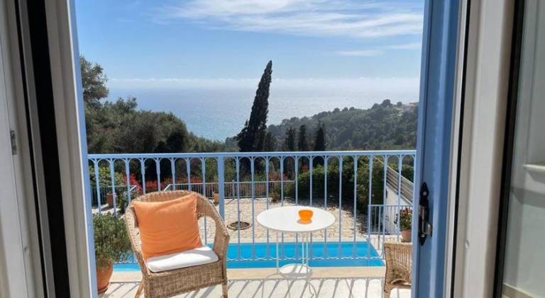 Villa with patio, barbecue & private pool — photo 5