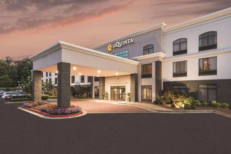 La Quinta Inn & Suites by Wyndham Kennesaw — photo 2