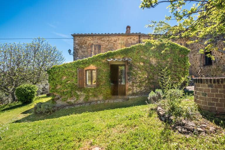 Farmhouse 'Podere Montorgialino' with Private Terrace, Private Garden and Wi-Fi — photo 2
