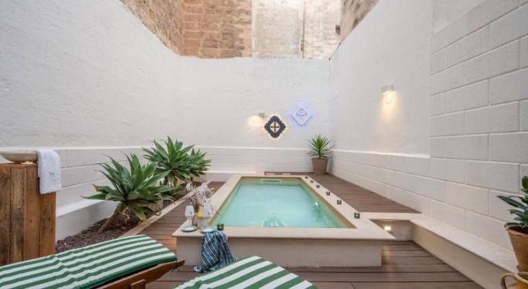 Apartment with pool & jacuzzi | Pets allowed in Monopoli