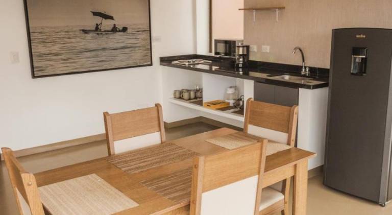 Pleasant serviced apartment with patio | Dogs allowed — photo 3