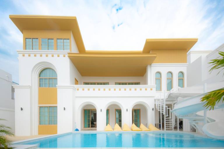 Lovely vacation home with pool & barbeque | Pets allowed in Pattaya
