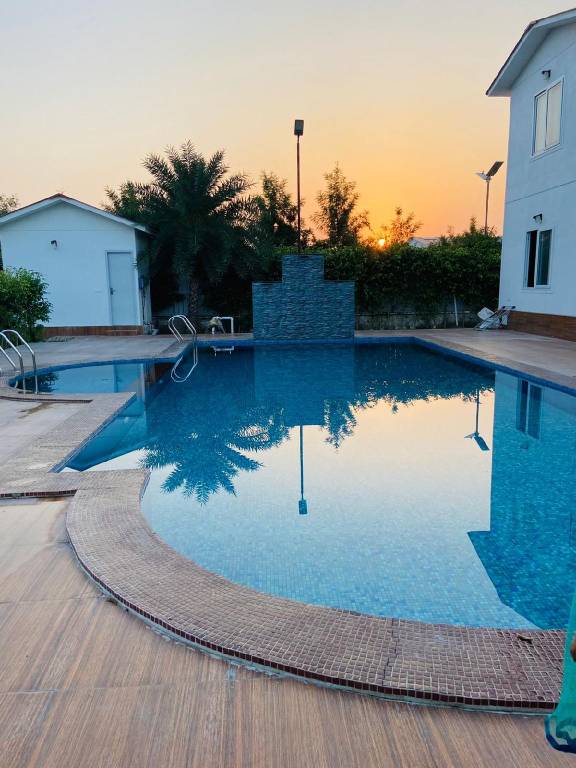 Splendid 4BR Luxury Farmhouse with Swimming Pool — photo 4