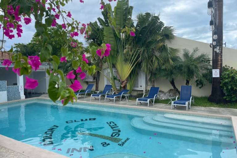 The Colony Club Inn & Suites