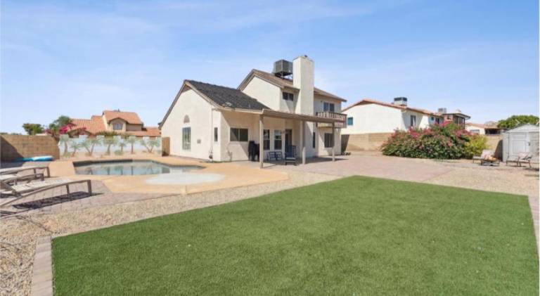 Vacation home with private pool & barbeque — photo 5