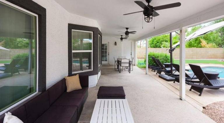 House with pool — photo 4