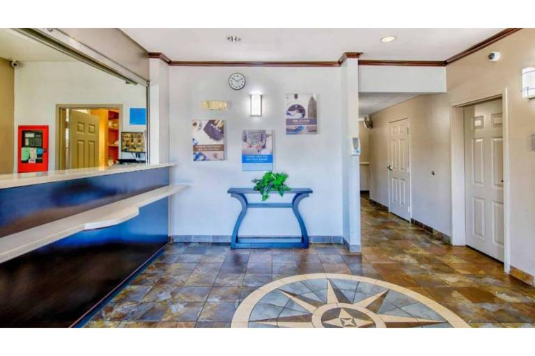 OYO Townhouse Beaumont Medical Center Area I-10 — photo 3