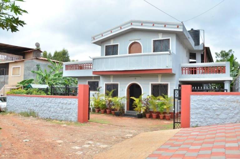 Wonderful villa with yard | Pets allowed in Jaoli