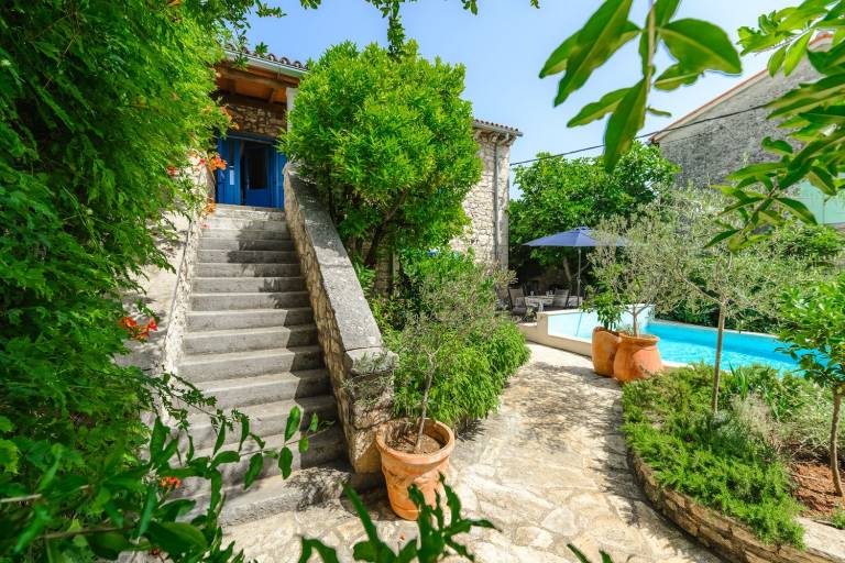 Fascinating villa with sauna, sea view, steam bath, private pool, air conditioning — photo 4