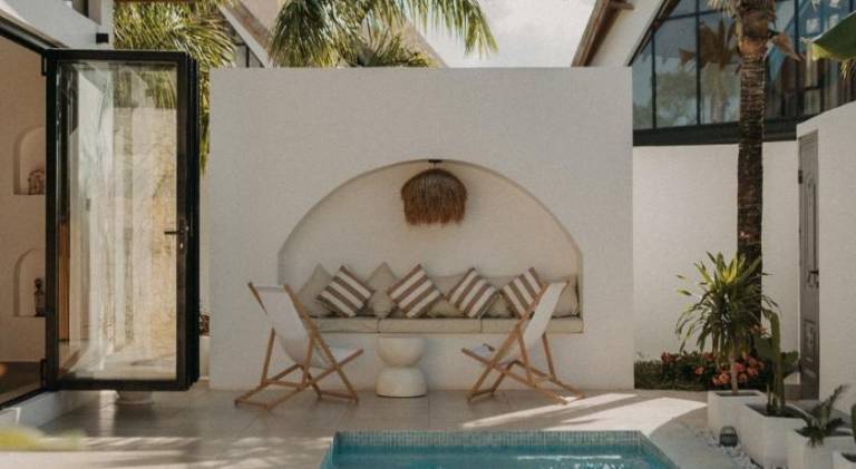 Villa with pool — photo 5