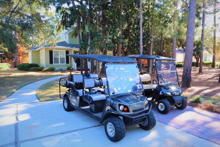 Children-friendly vacation home with heated pool, jacuzzi & yard | Lake view | Pet-friendly — photo 2