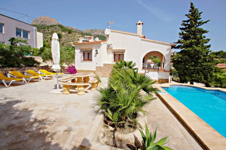 Fully equipped villa with private pool, garden & patio | City view | Perfect for remote work | Dogs allowed — photo 2