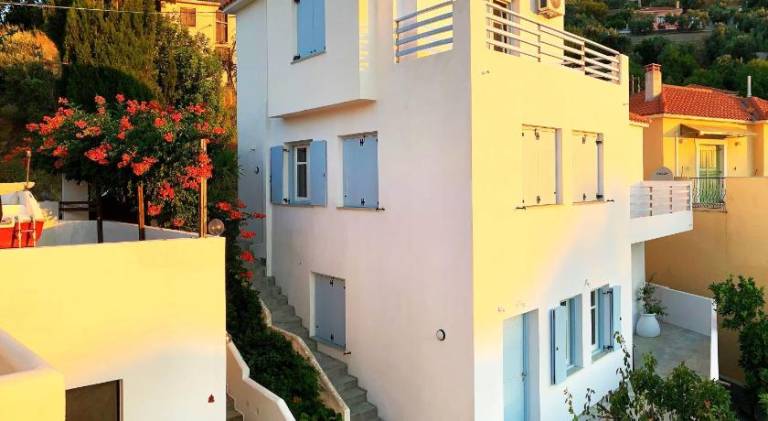 Rental apartment with patio in Skopelos