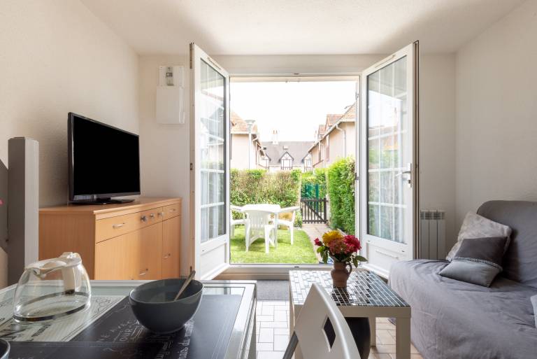 Child-friendly rental apartment with BBQ, yard & terrace | Next to the beach | Dogs allowed — photo 4