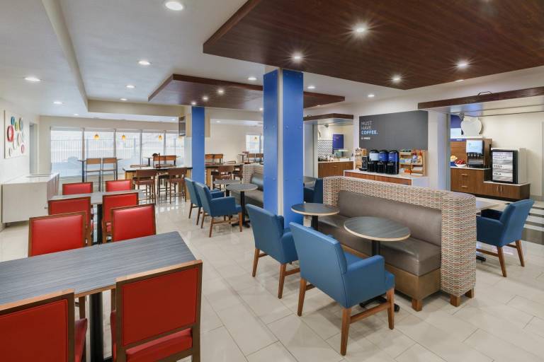 Holiday Inn Express And Suites OAKHURST-YOSEMITE PARK AREA By IHG — photo 4