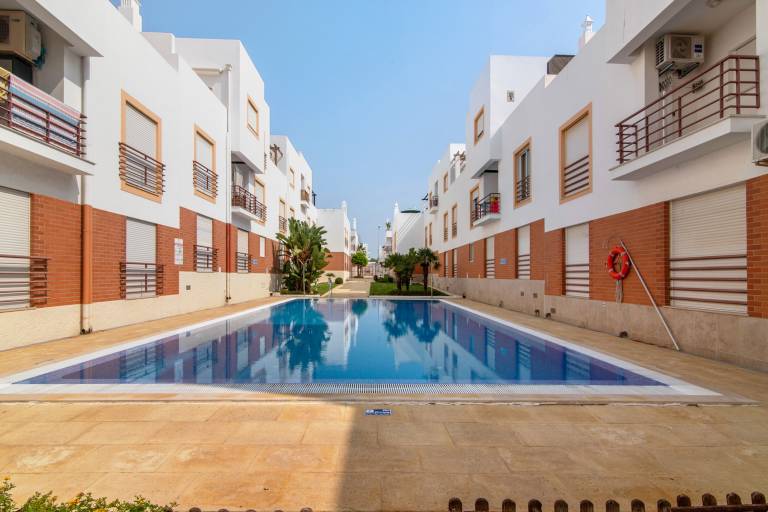Holiday apartment with garden, terrace & pool | Garden view in Tavira