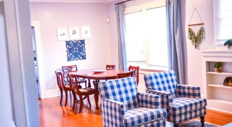 Big house | Pets are welcome in Mobile, AL
