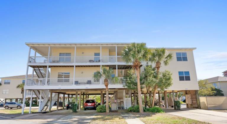Condo with terrace, private pool & barbecue | Water view — photo 2