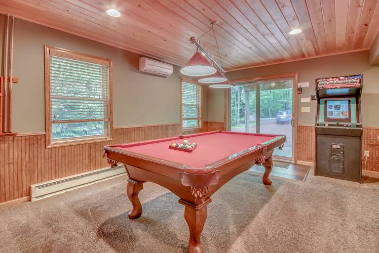 Cascade by PMR, 6BR/4BA Lodge, Sleeps 21, EV Charger, Lake Access, Hot Tub — photo 5