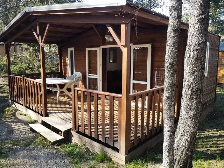 Camping-Caravaneige l'Iscle de Prelles - Chalet Confort Type Modulo 18 - 18 m² / 1 bedroom - sheltered terrace 15 m² 4 people — photo 4