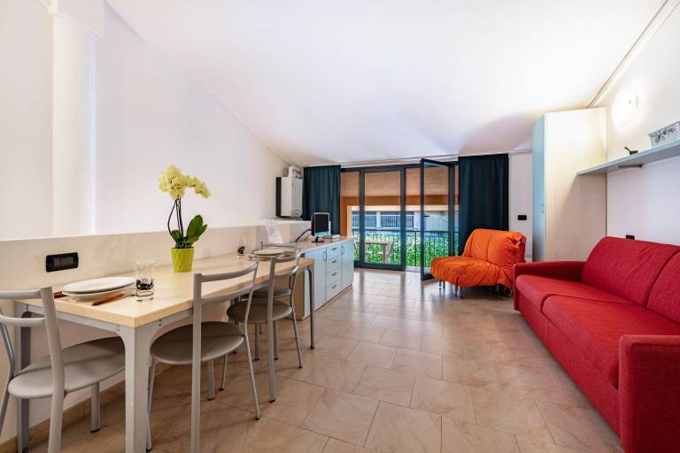 Wonderful studio with terrace | Mountain view | Close to the beach | Pets are welcome in Gardone Riviera