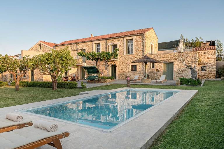 Villa with private pool, garden & patio | Good for workation in Platanias