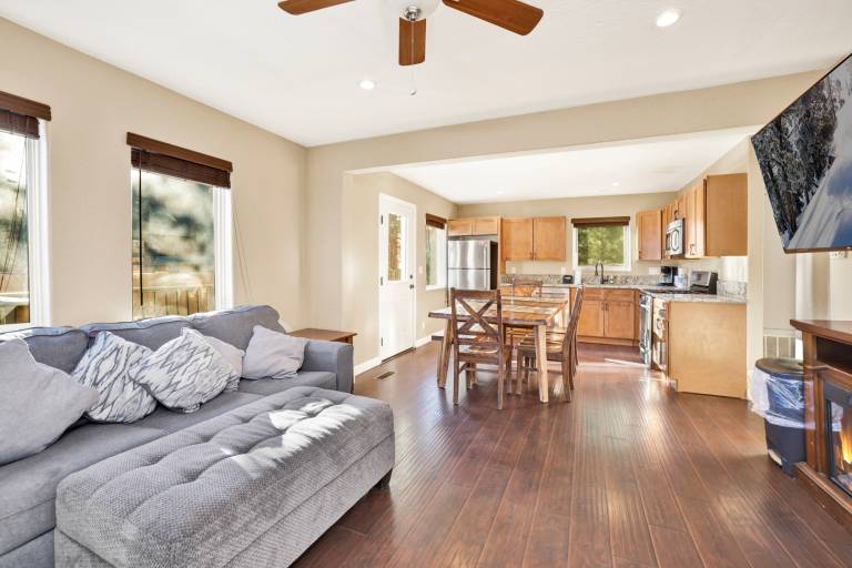 Fawnskin Chalet Dual-Unit Retreat Hot Tub, Game Room, Dog Run Walk to Lake & Marina — photo 3