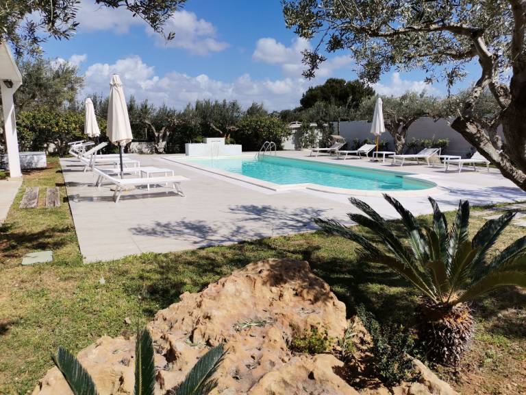 Beautiful rental apartment with barbecue, pool & garden | Pets allowed — photo 2
