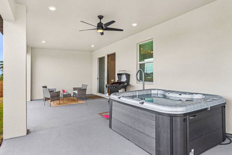 Waterfront Fun, Fishing & Hot Tub Retreat for Families and Friends - Blue Heron Cottage - Roelens — photo 5