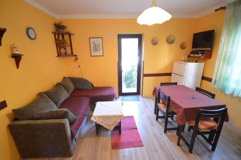 Ferienwohnung in Mali Lošinj mit Terrasse, Klimaanlage, W-LAN, Waschmaschine (4241-3) — photo 2