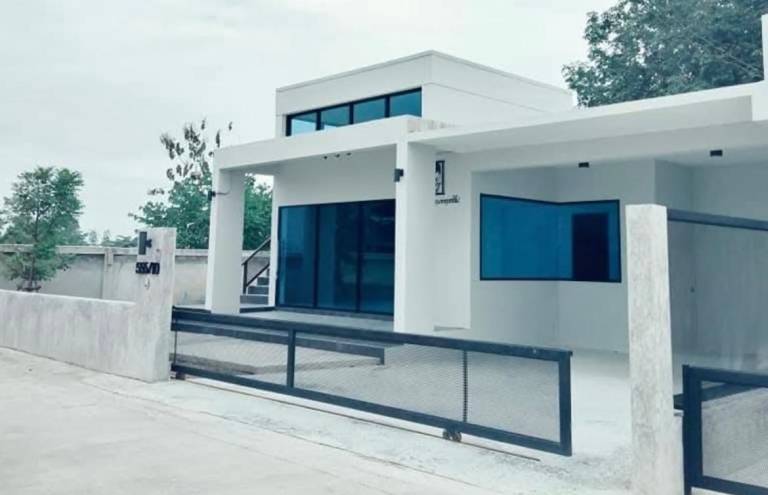 Vacation home with barbeque & garden | Water view | Perfect for remote work | Pets allowed in Rayong
