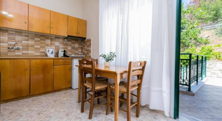 Apartment with terrace, grill & garden — photo 4