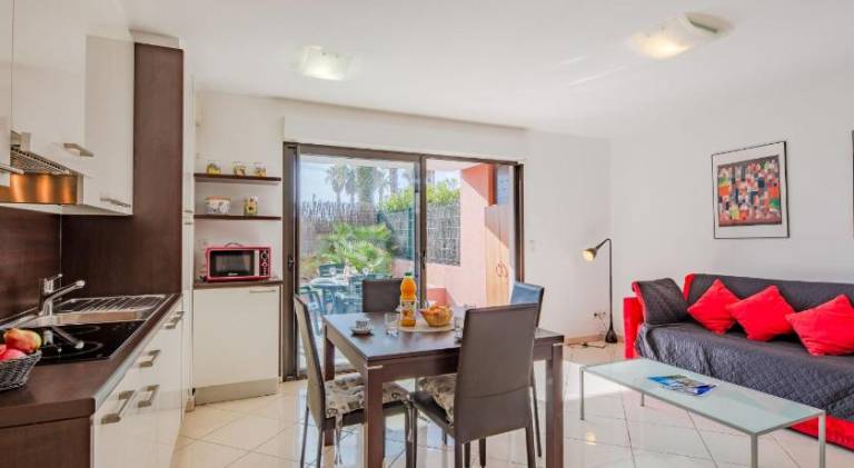 Apartment with 1 room for 4 persons — photo 4
